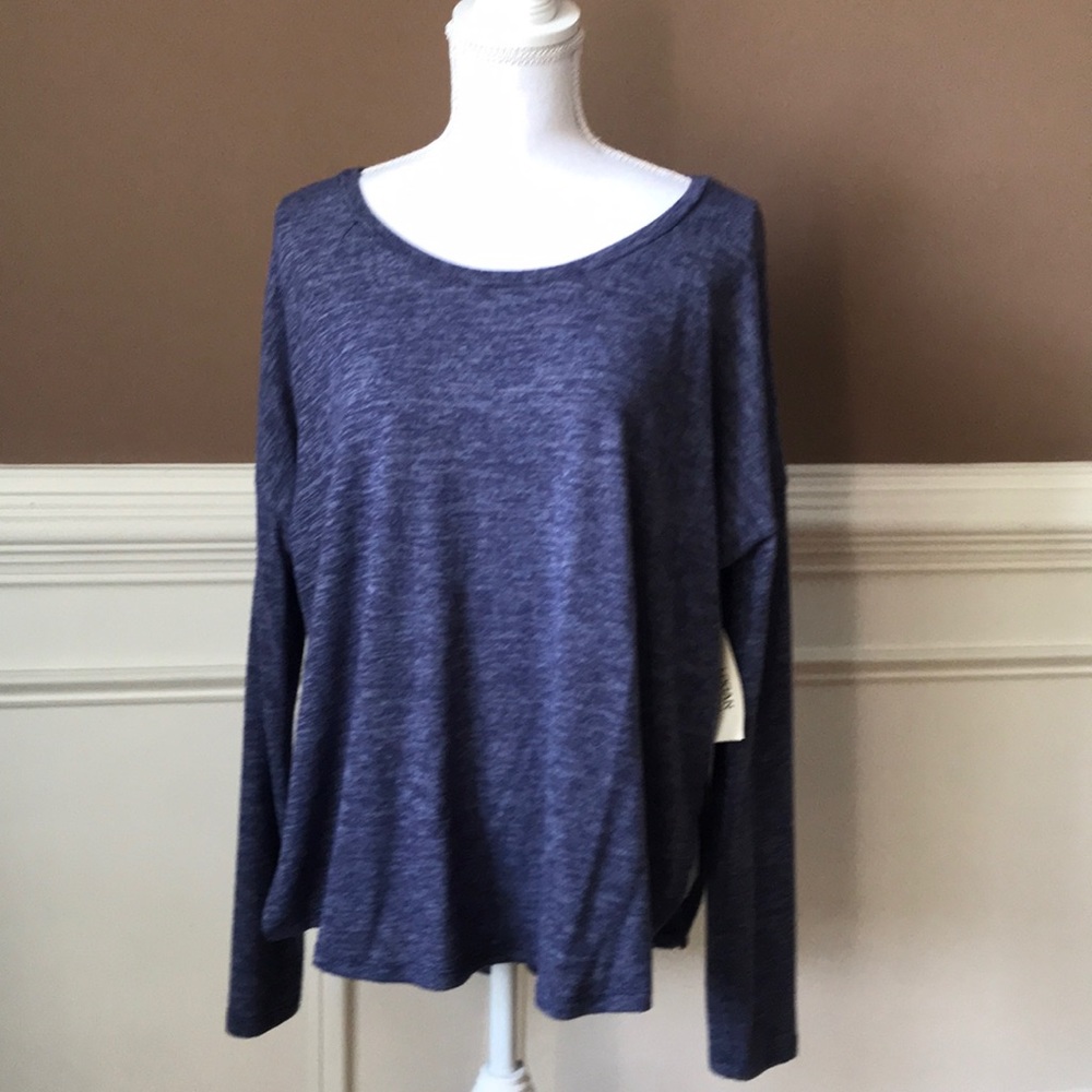 NWT Logan brand yoga top slit sides size M